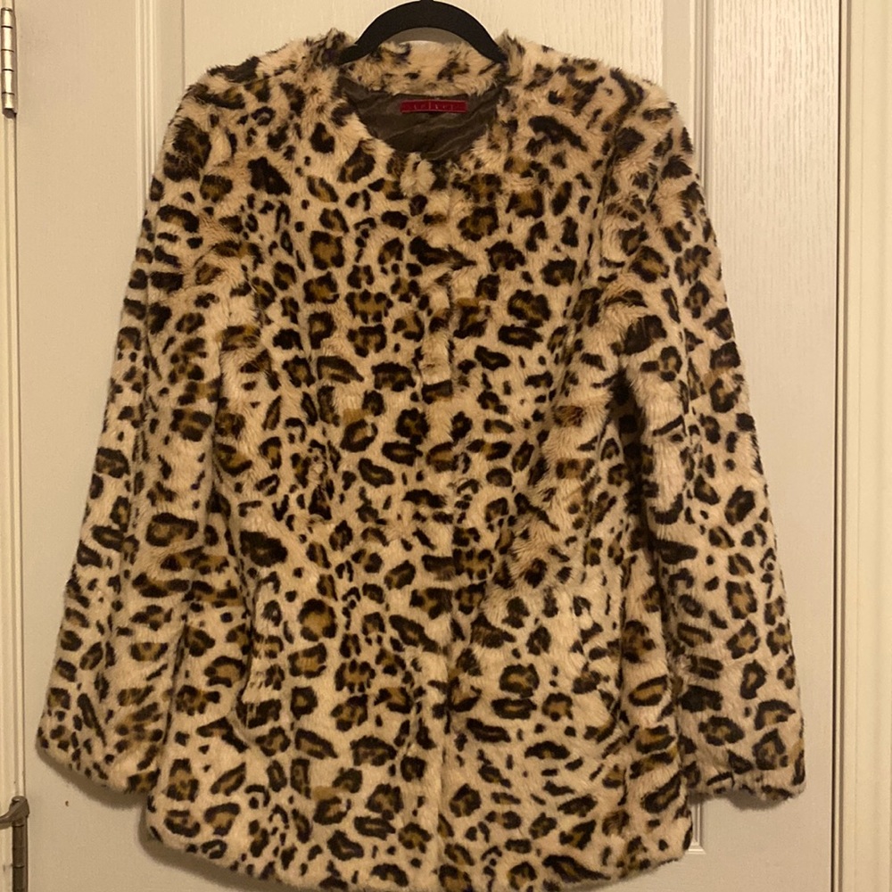 Velvet Faux Leopard/Chetah fur coat - Fabulous!